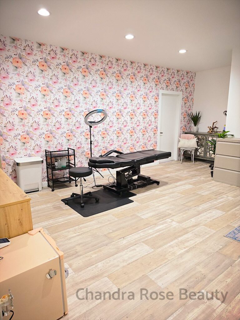 About 1 Room 1 squashed 1